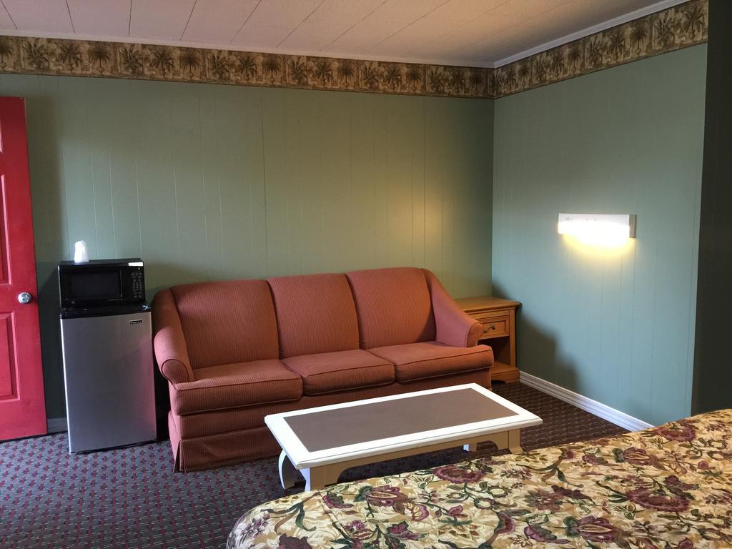 Skyland Motel Cornelia Exterior photo