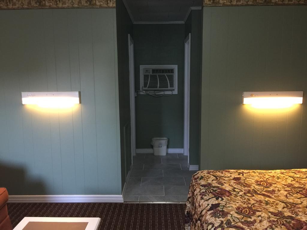 Skyland Motel Cornelia Exterior photo