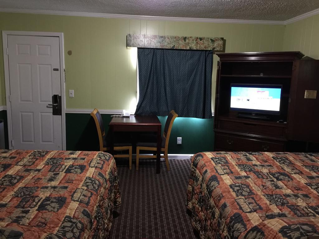 Skyland Motel Cornelia Exterior photo